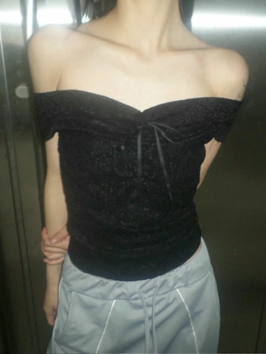 蕾絲抽摺一字肩上衣