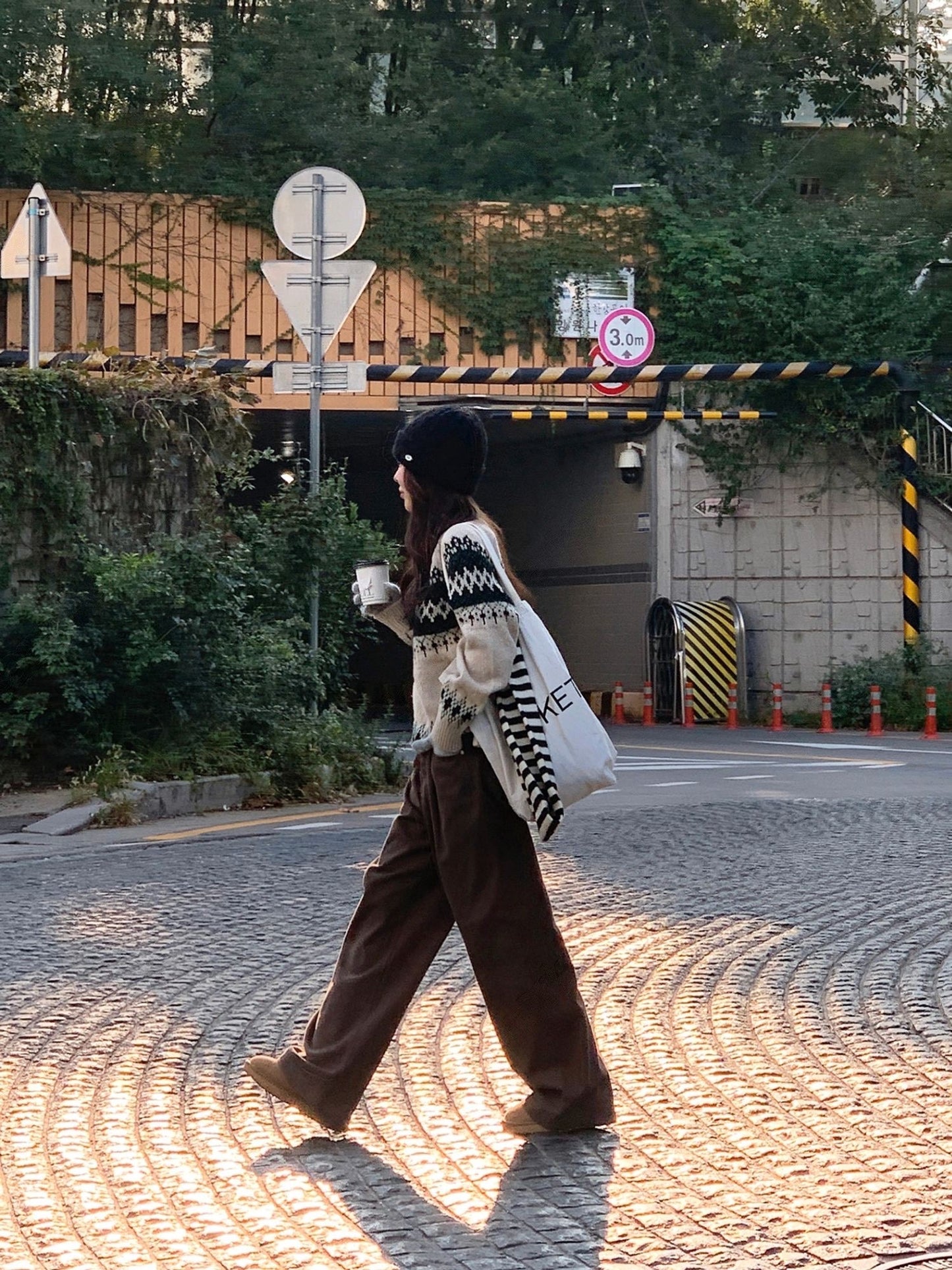 寬鬆打褶闊腳牛仔褲