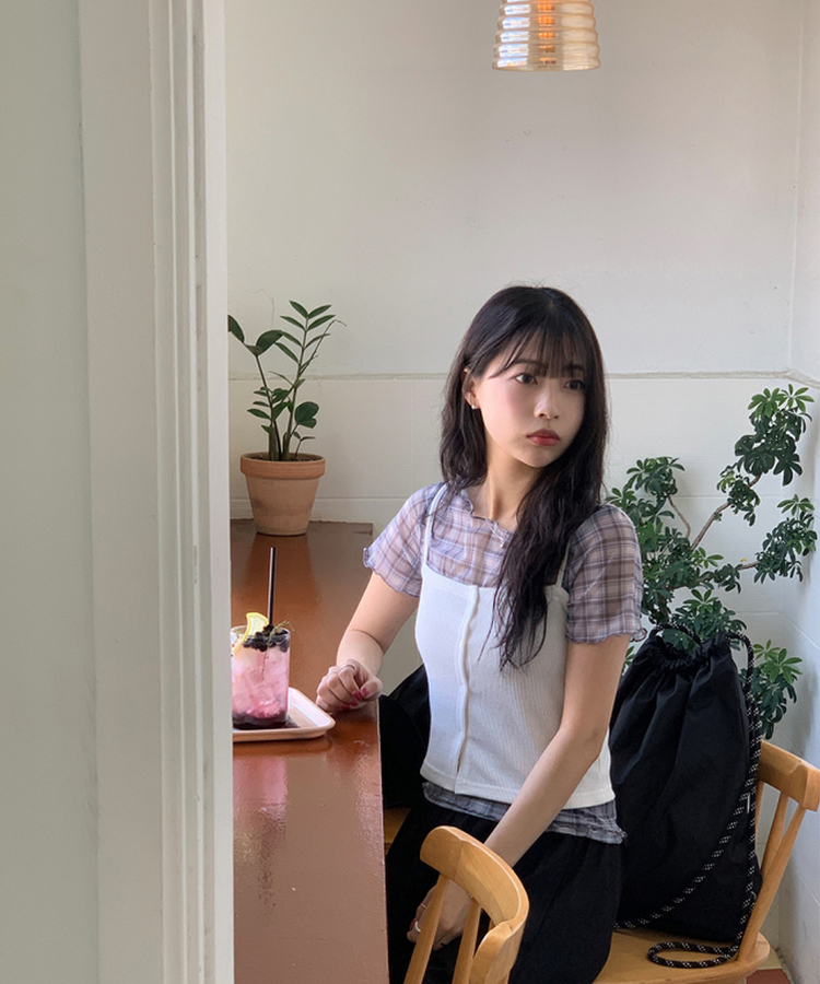 增加可愛度!格紋透膚短tee