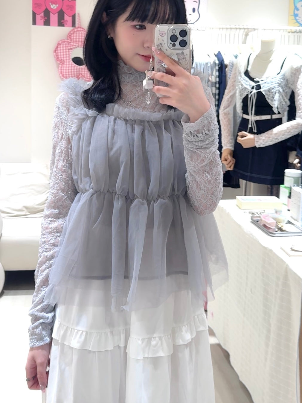 淺灰色蕾絲tee+網紗背心