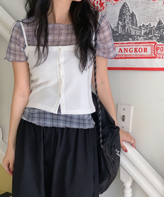 增加可愛度!格紋透膚短tee