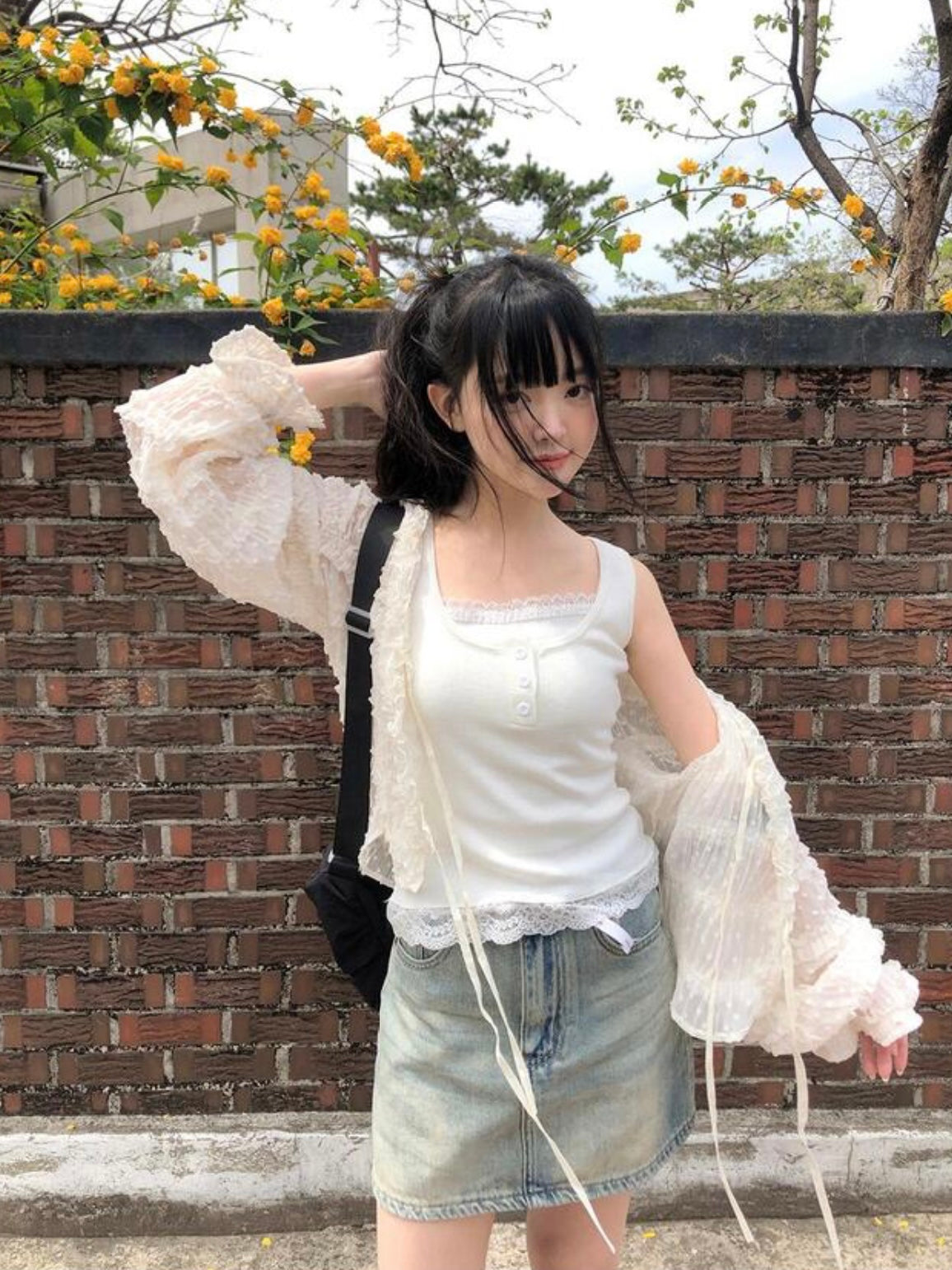 蕾絲波點花邊泡泡袖罩衫