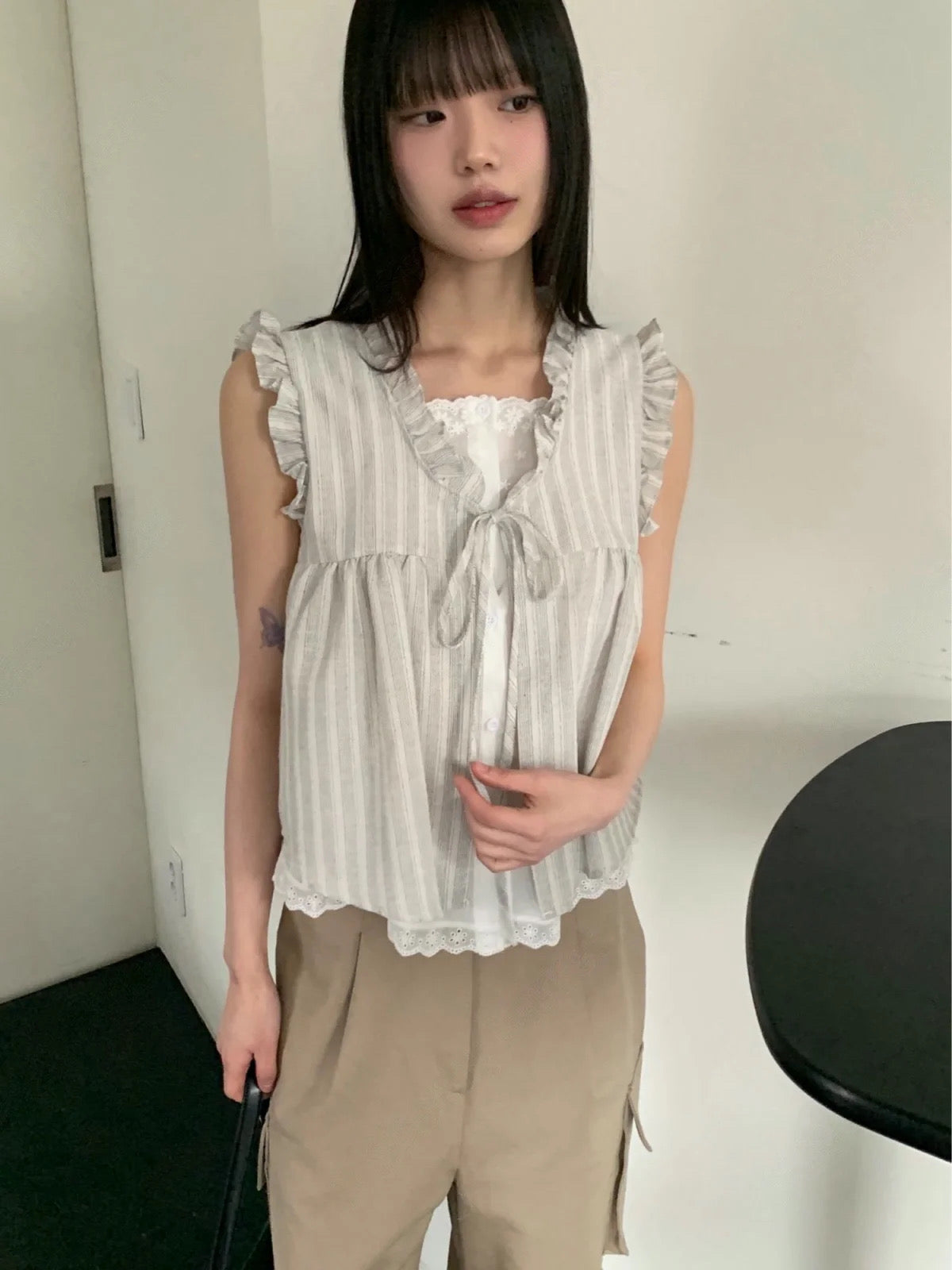 假兩件花邊直紋上衣