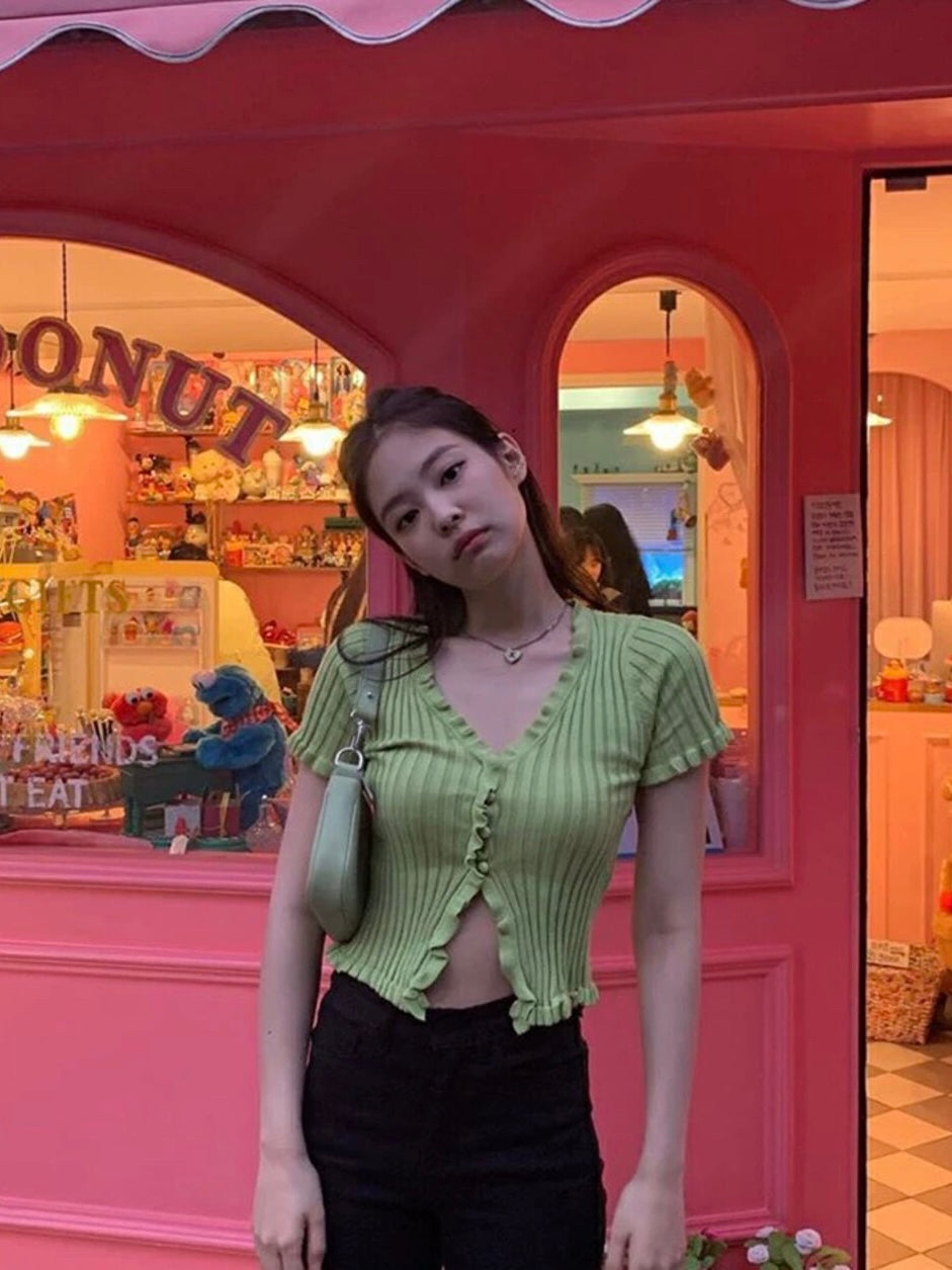 Jennie同款🐰木耳邊半開叉上衣