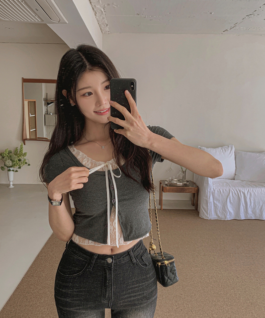 假兩件蕾絲拼接上衣