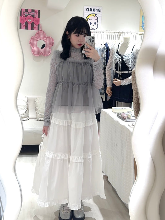 淺灰色蕾絲tee+網紗背心