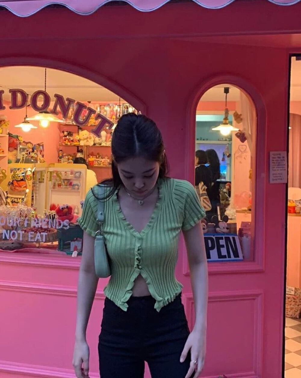 Jennie同款🐰木耳邊半開叉上衣