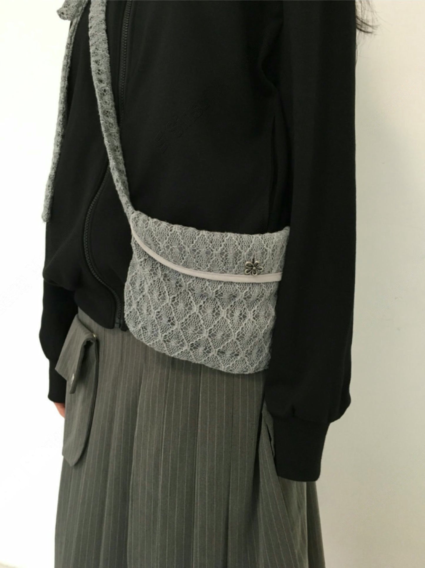 長度可調整!蕾絲花花扣袋仔