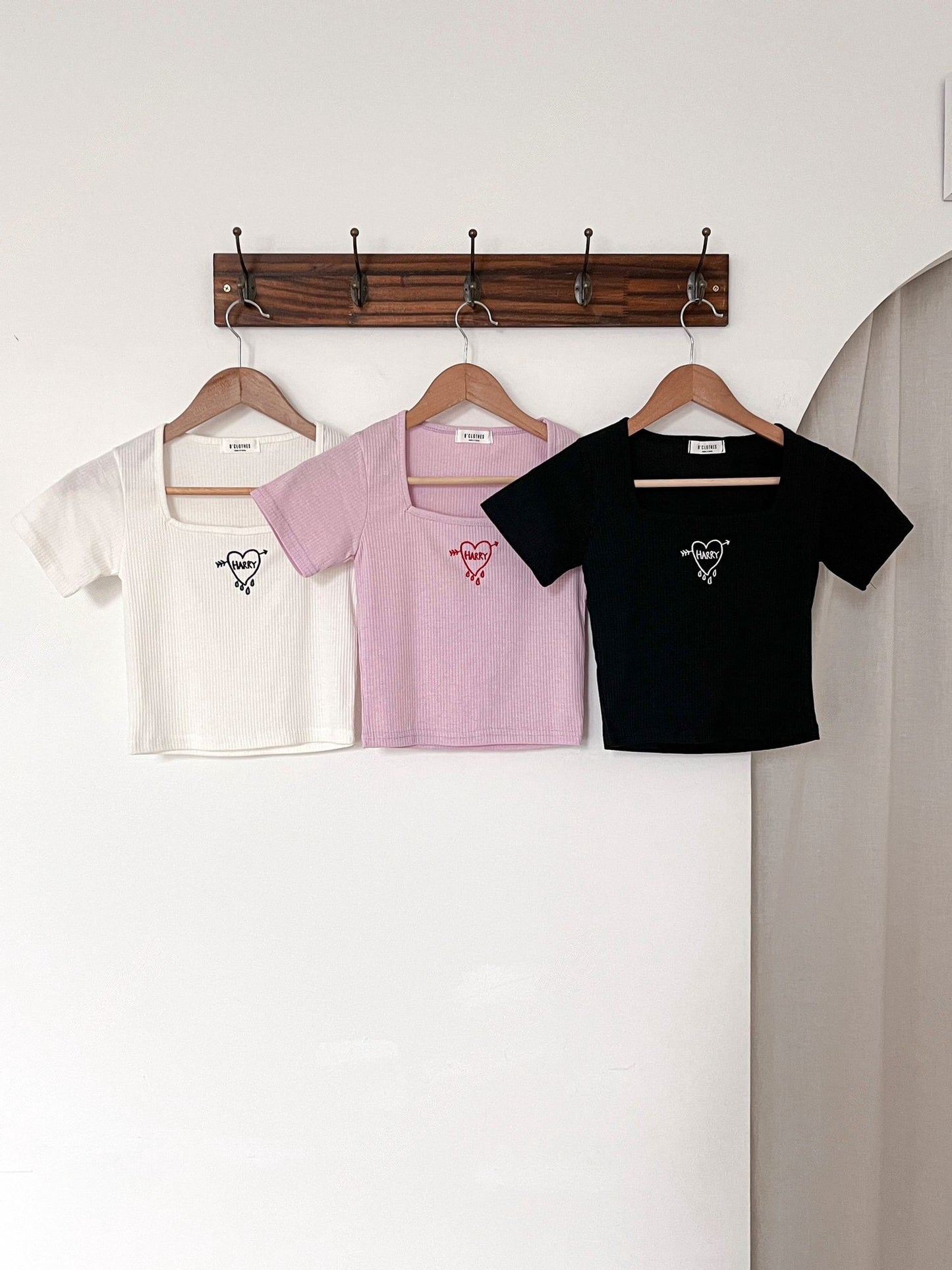 方領心心刺繡crop tee