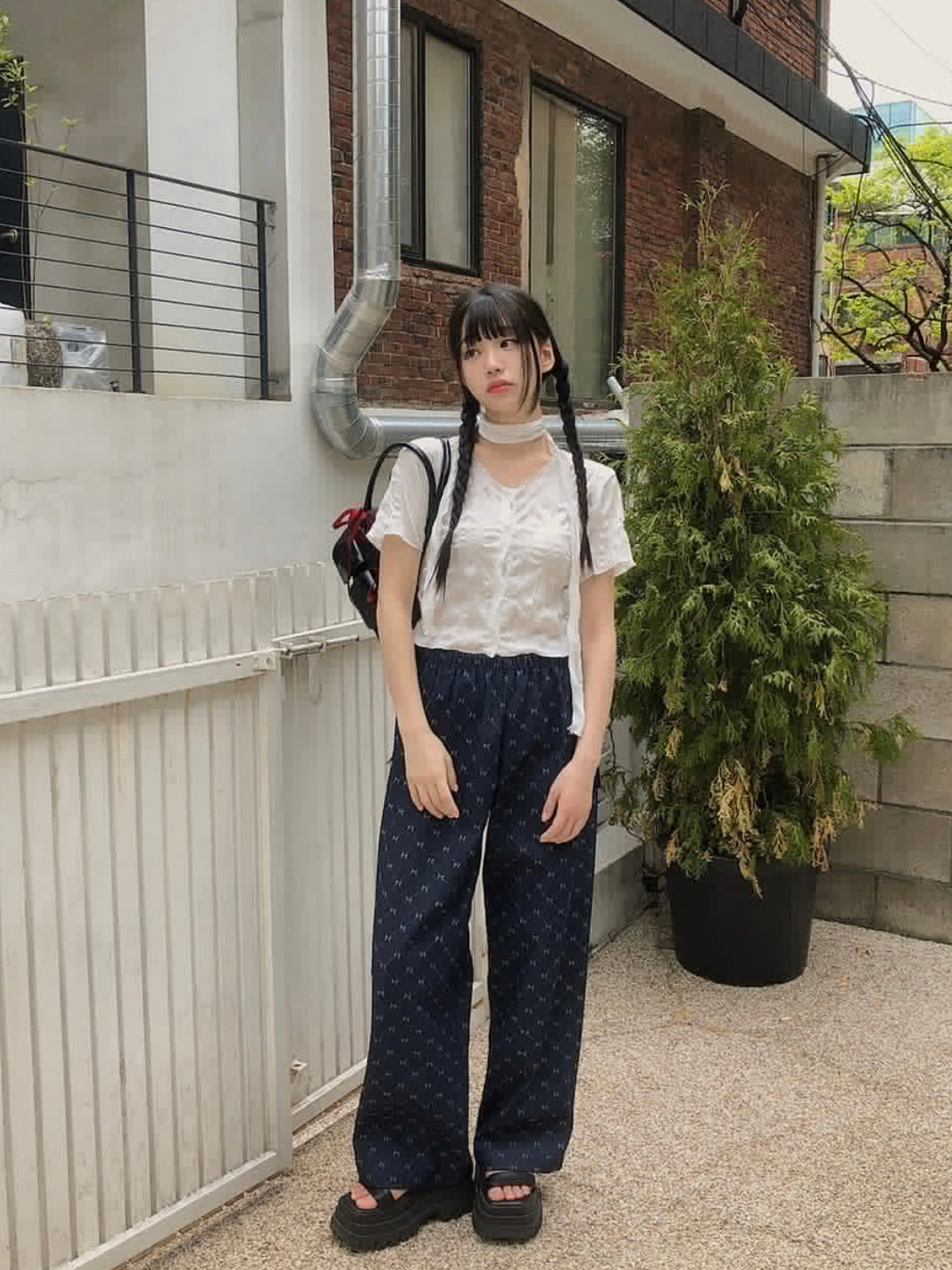 Full of ribbon denim pants