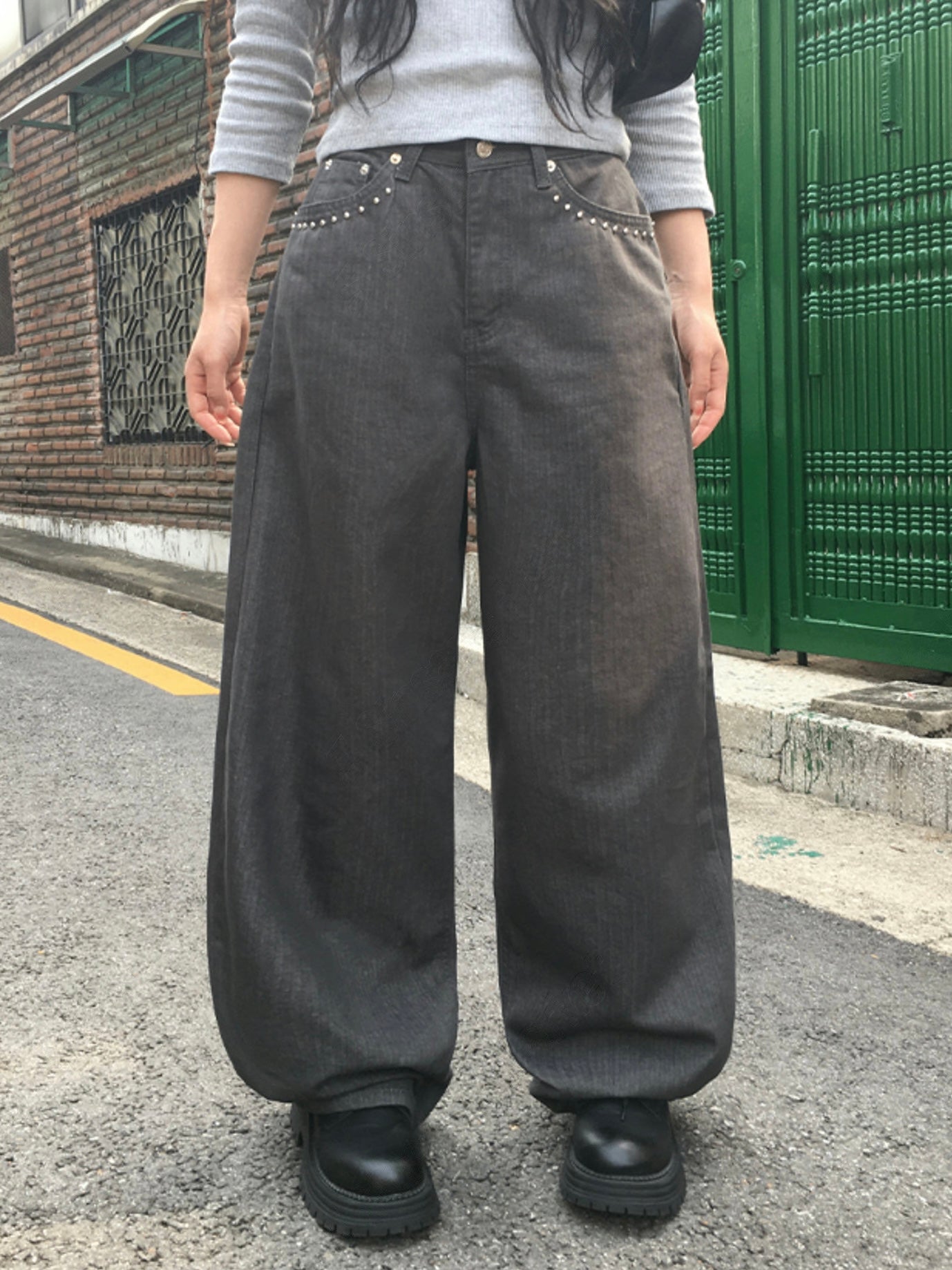 小鉚釘口袋洗水牛仔褲