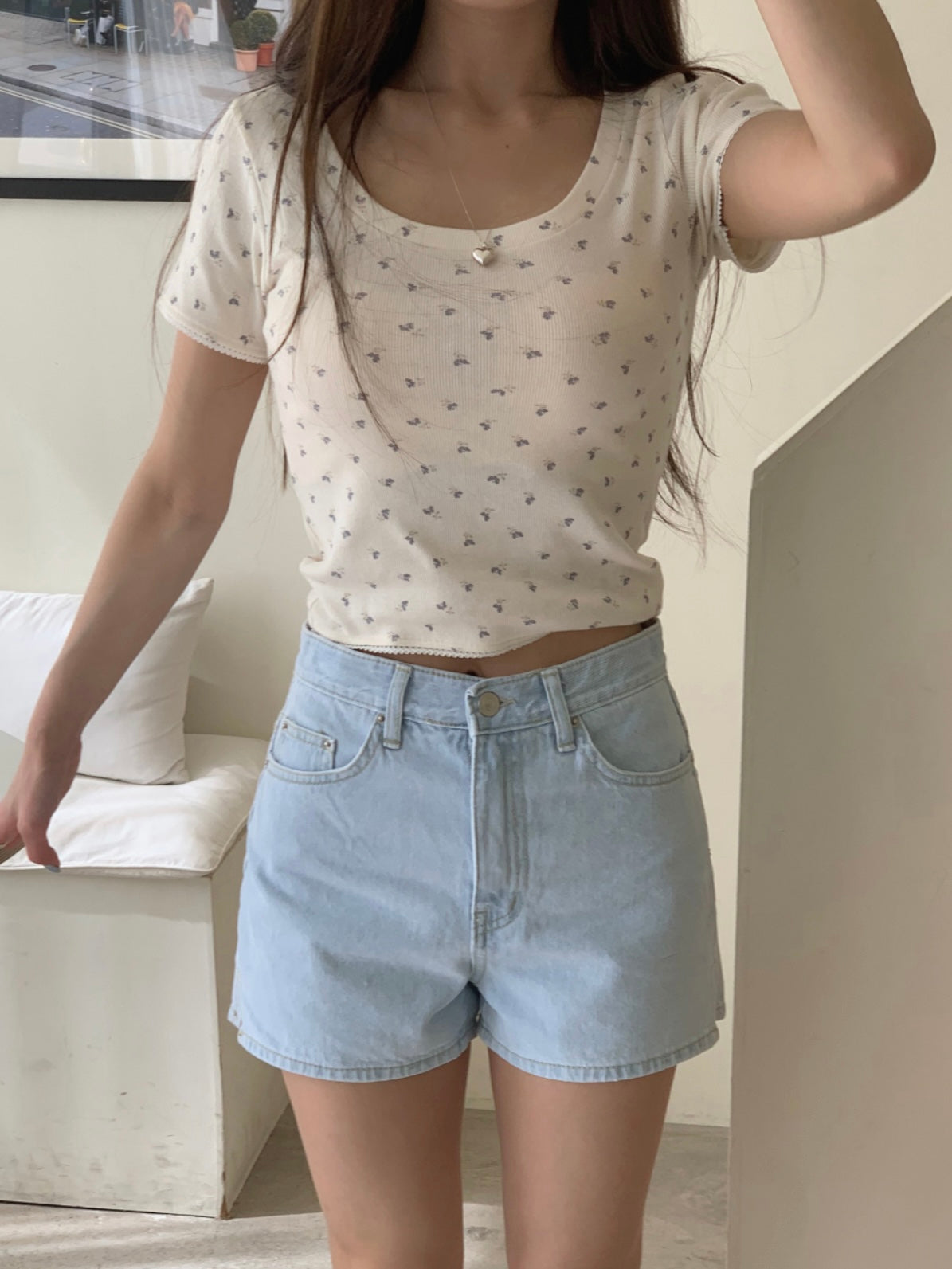 Roaming flower lace crop tee