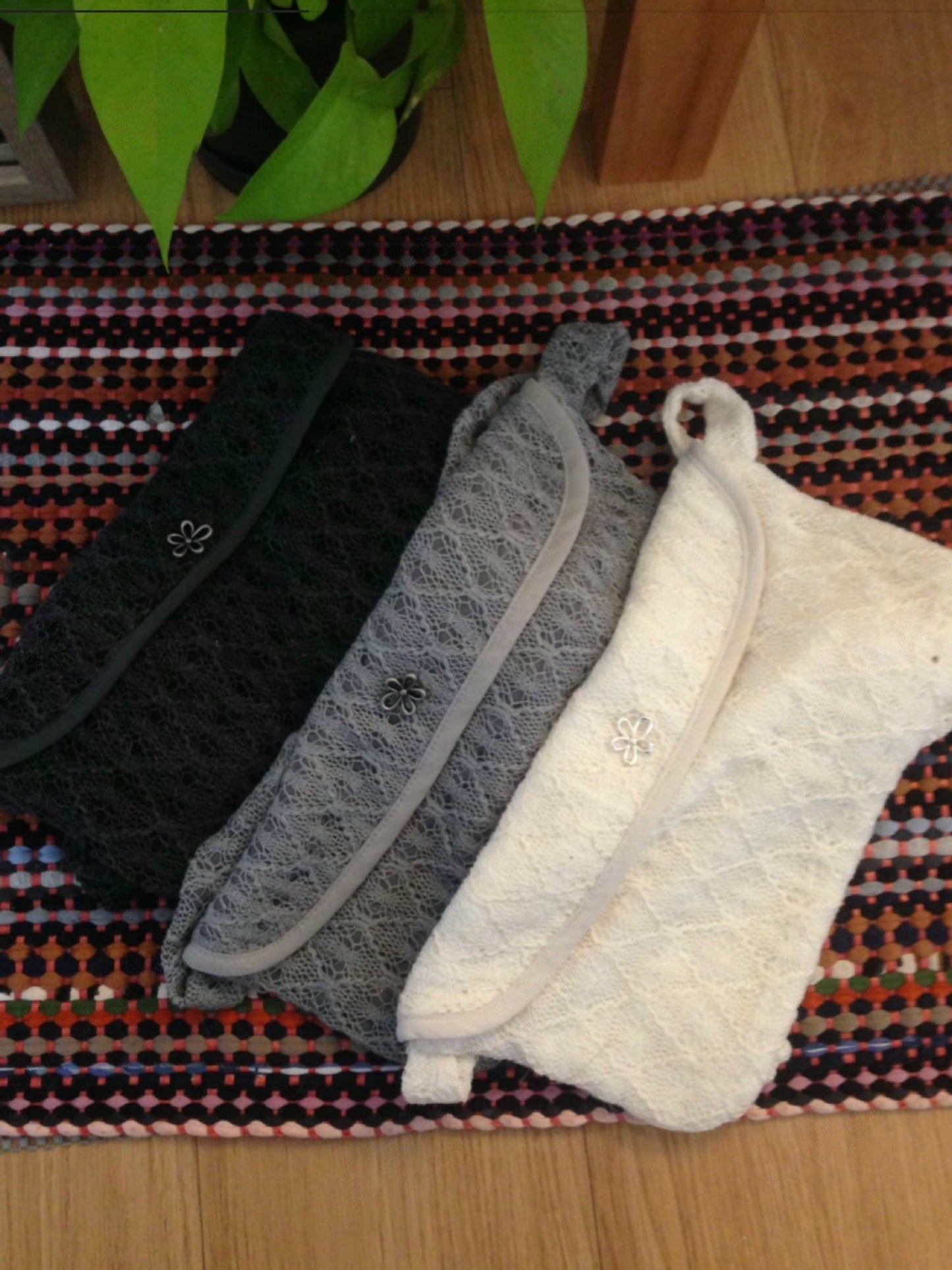 長度可調整!蕾絲花花扣袋仔