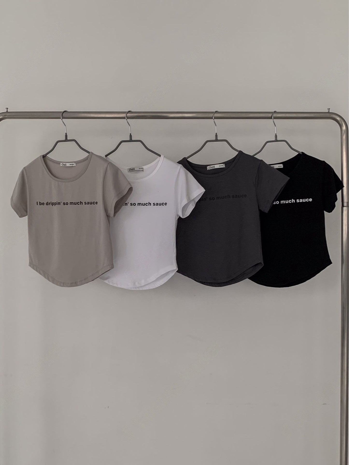 簡約字母Crop Tee