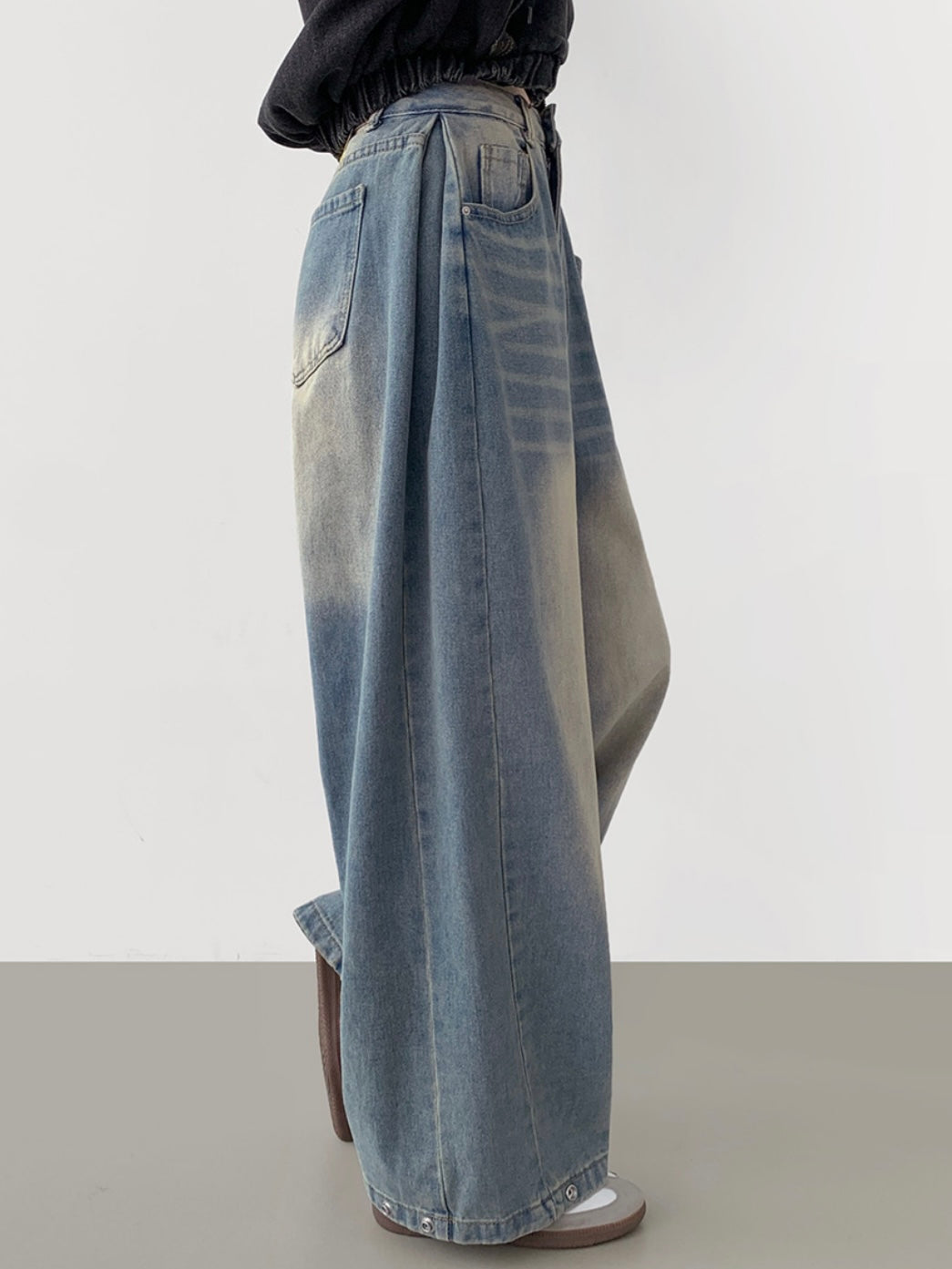 Folding wide denim pants